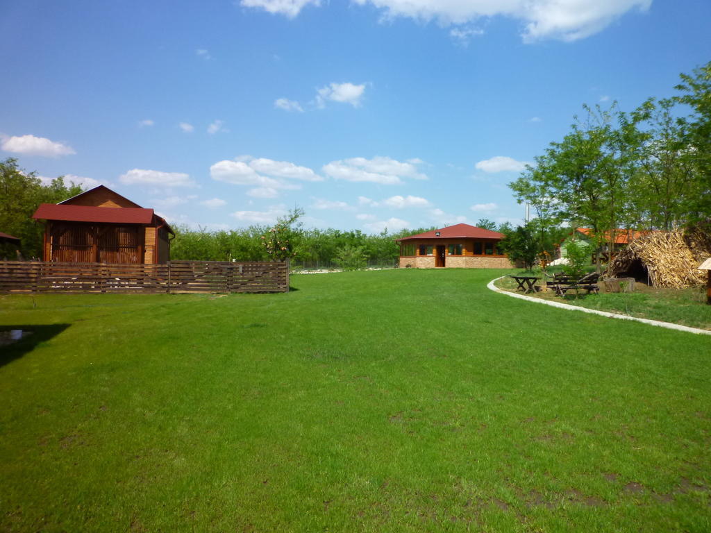 Farkasverem Vendeghaz Hotel Nyírtura Exterior photo