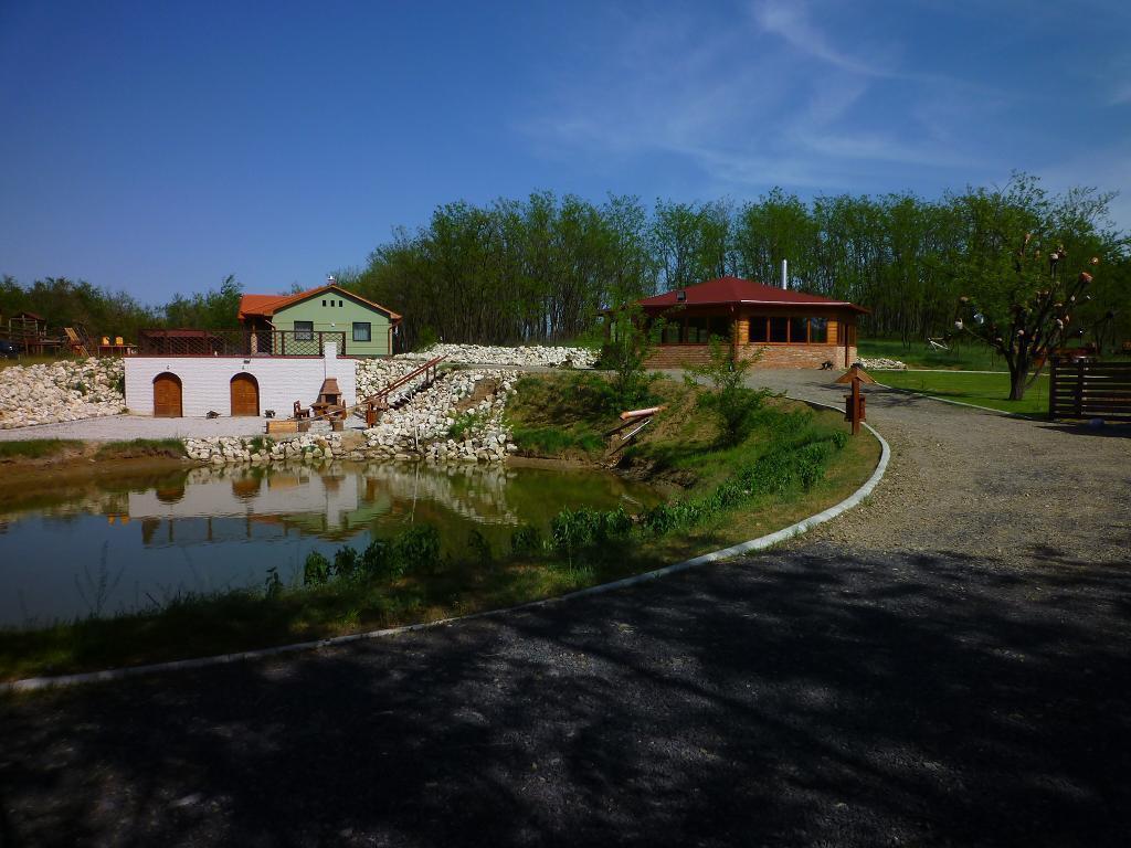 Farkasverem Vendeghaz Hotel Nyírtura Exterior photo