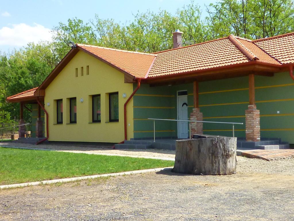 Farkasverem Vendeghaz Hotel Nyírtura Exterior photo
